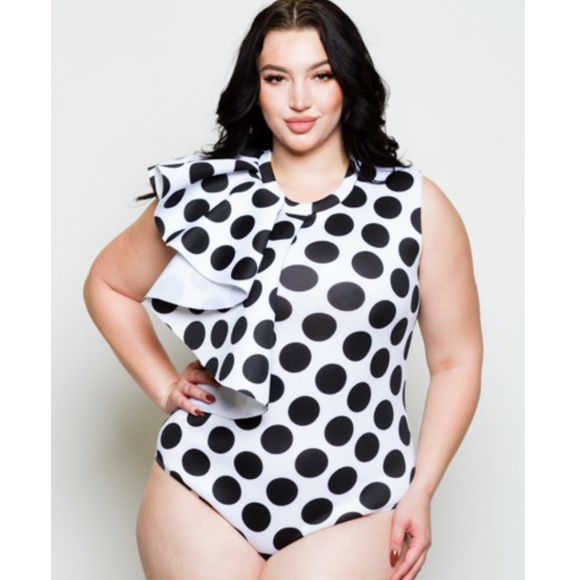 1x-3x Plus RUFFLED SHOULDER POLKA DOT BODYSUIT - Picture 2 of 6